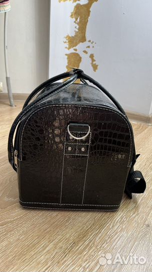 Чемодан с бьюти кейсом