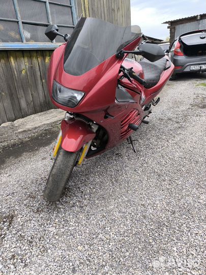 Suzuki RF400