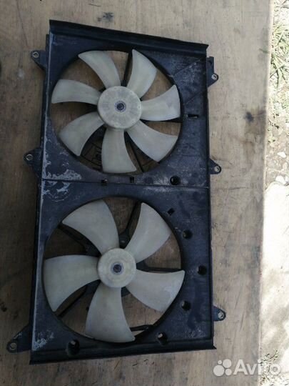 Диффузор радиатора Toyota Ipsum ACM21