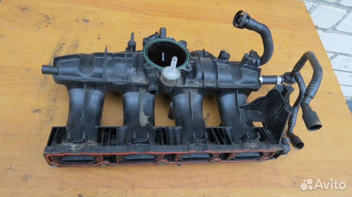 Впускной коллектор Volkswagen Passat B6 2,0 tfsi