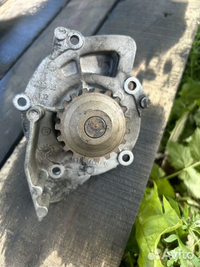 Помпа двигателя ford g6dg