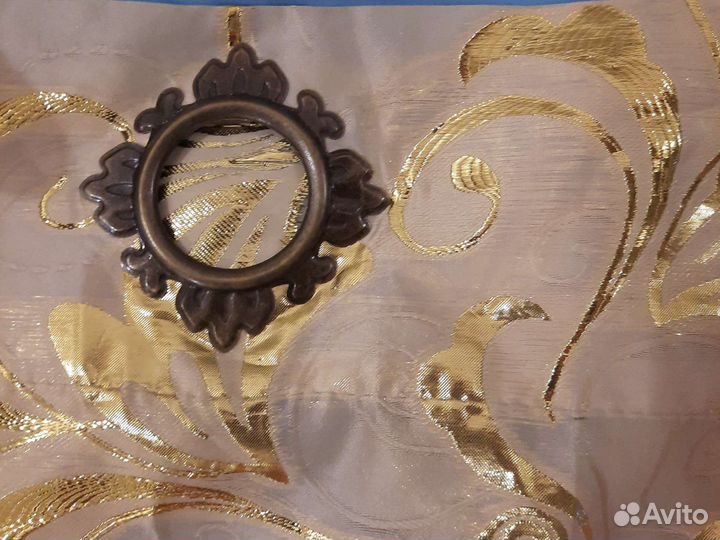 Штора с золотыми цветами