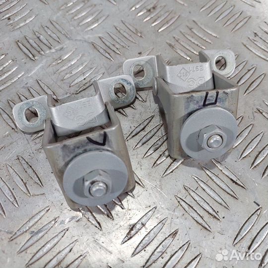 Петли крышки багажника Renault Sandero K7J710 1.4