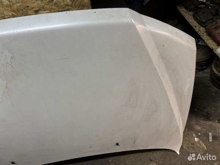 Капот Mitsubishi Chariot N94W 4G64 1999