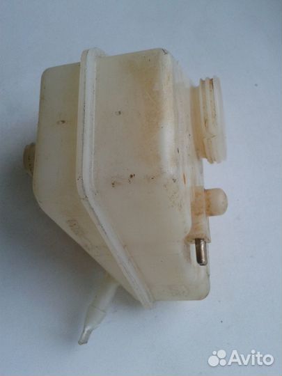 Бачок главного тормозного цилиндра