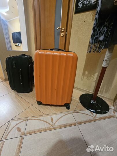 Чемодан на колесах большой