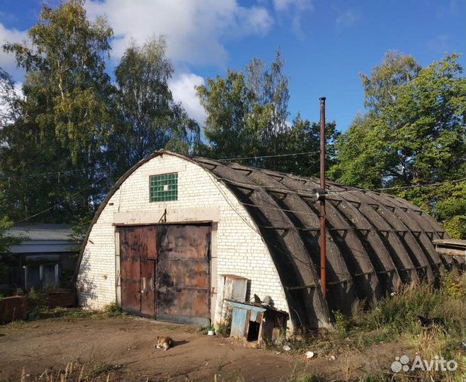 Участок с домом и строениями для бизнеса, 25 соток