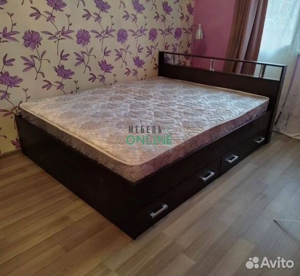 Кровать с ящиками