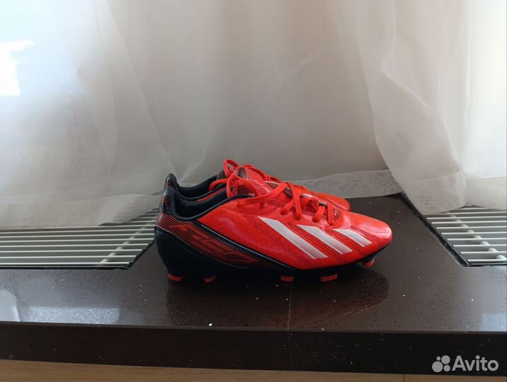 Футбольные бутсы adidas 36,5 размер