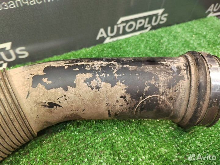 Патрубок воздушного фильтра Volkswagen Golf 3