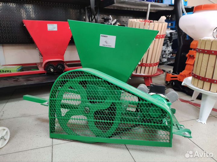 Дробилка для винограда электрическая, 30л. Бункер