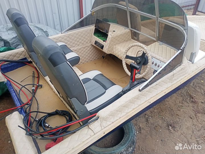 Пластиковая лодка Молния