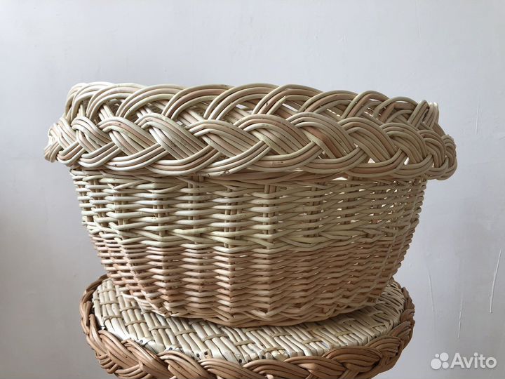 Корзина плетеная из лозы вместительная