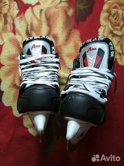 Коньки хоккейные