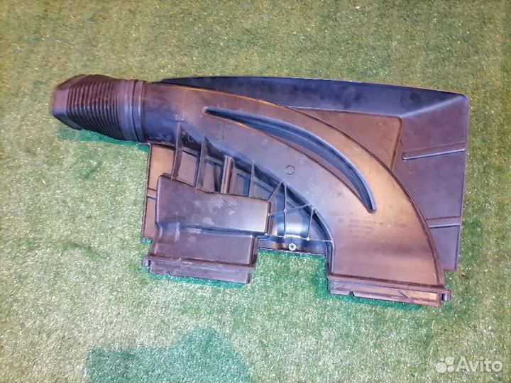 Воздухозаборник 7523720-04 BMW 3-series E90