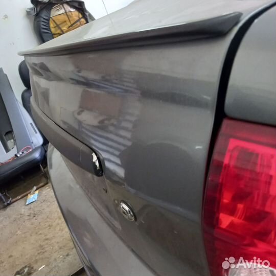 Крышка багажника priora седан