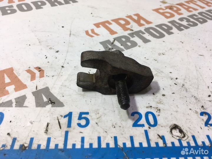 Пежо Биппер кронштейн форсунки