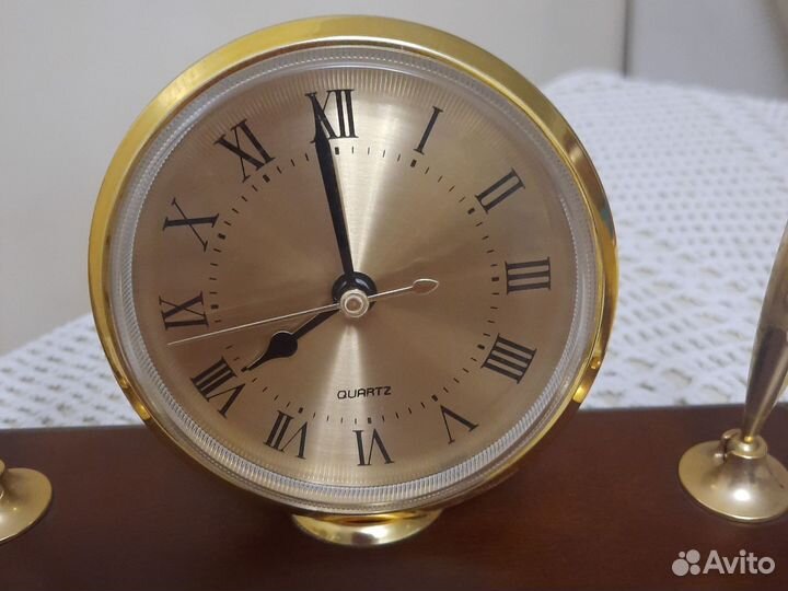 Часы настольные с 2мя ручками