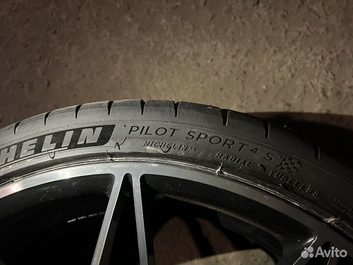 Michelin Pilot Super Sport 275/35 R19