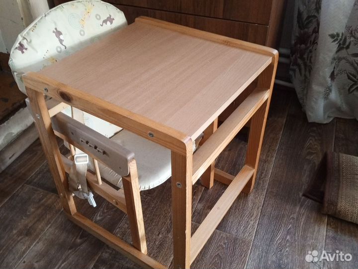 Детский столик и стульчик для кормления