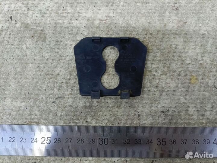 Заглушка нижней части замка багажника Kia Sportage