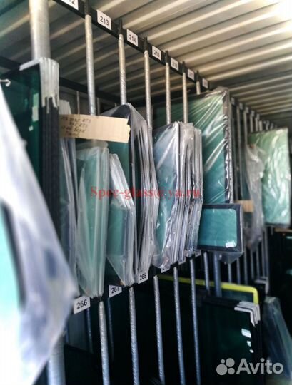 Стекло переднее нижнее левое, правое Terex 840/TLB