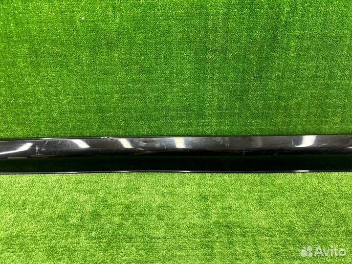 Накладка на порог наружная правая Hyundai Staria