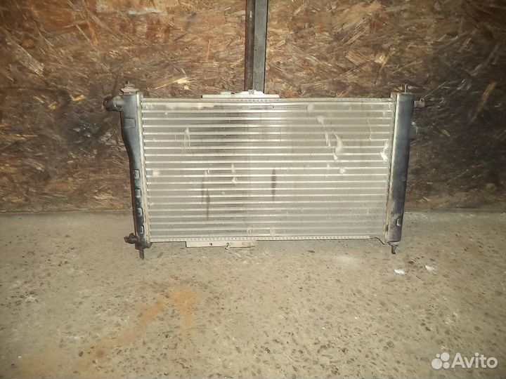 Радиатор охлаждения на daewoo nexia N100