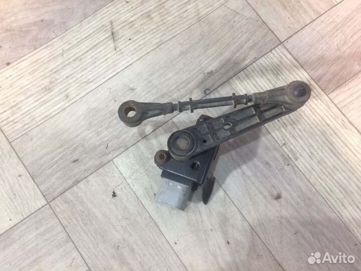 Датчик высоты кузова задний Land Rover Discovery 4