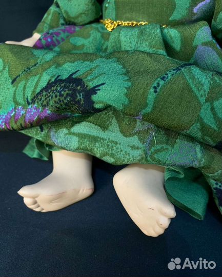 Кукла фарфоровая