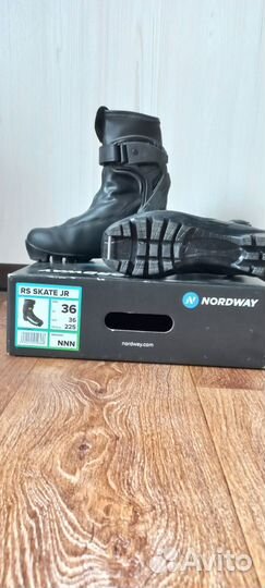 Лыжные ботинки коньковые