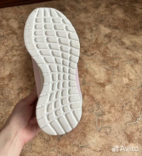 Кроссовки женские