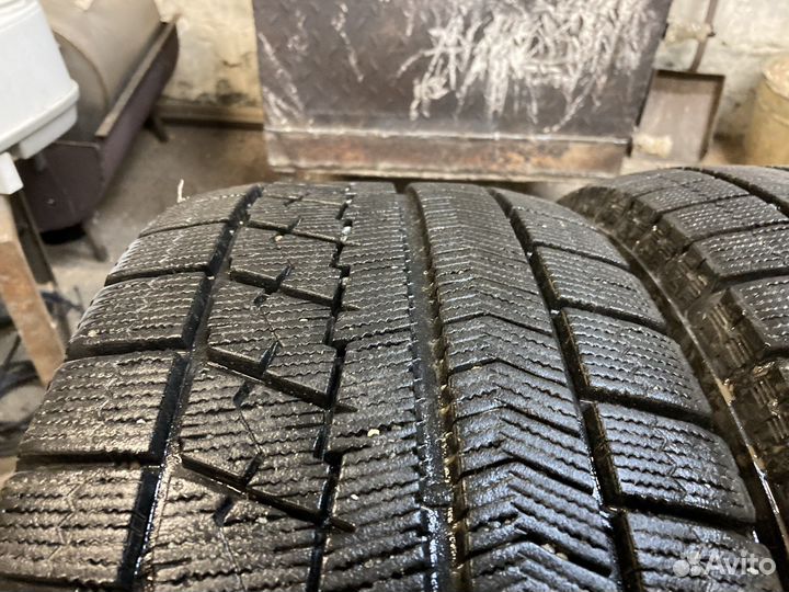 Bridgestone Blizzak VRX 215/55 R17