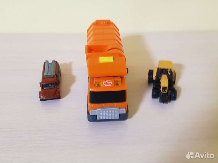 Мусоровоз, модель и трактор