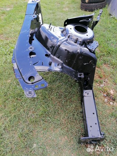 Брызговик+лонжерон правый Mercedes W221