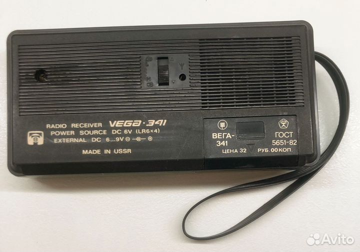 Радиоприемники, кассетный плеер. Одним лотом