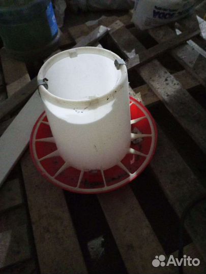 Кормушка для кур