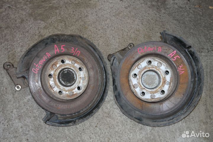 Skoda Octavia A5 кулак задний левый,правый