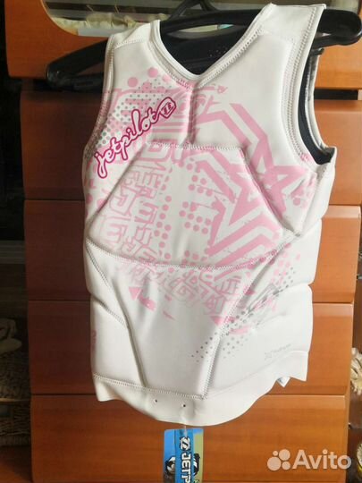 Гидрожилет, водная лыжа