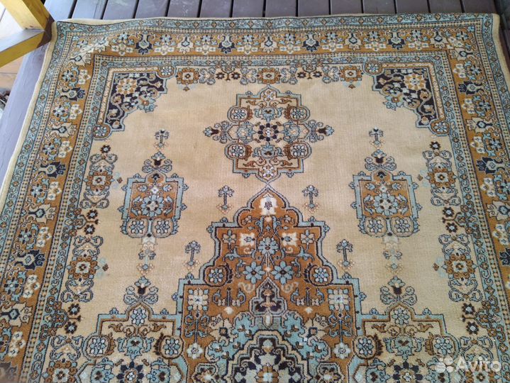 Ковер шерстяной 2 на 3 метра в отличном состоянии