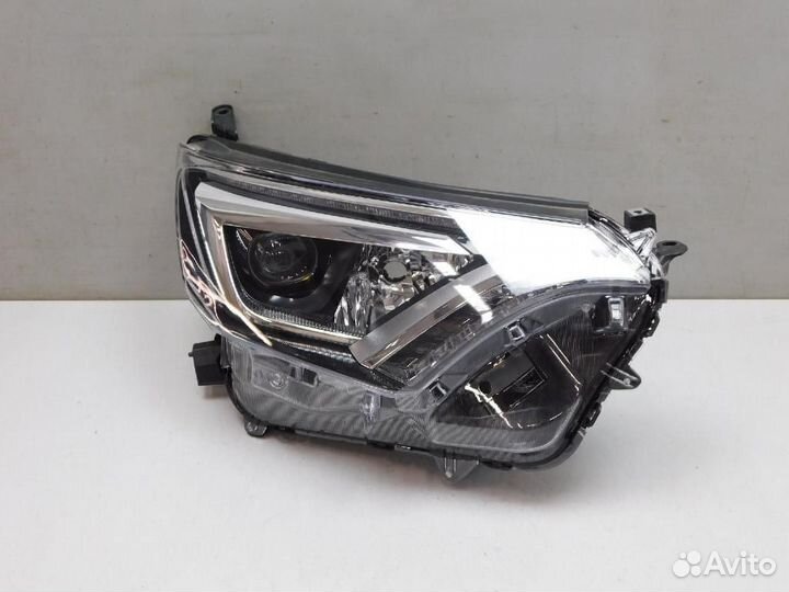Фара правая Toyota RAV4
