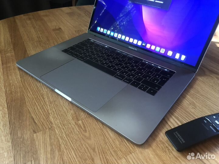 Macbook Pro 15 2016 touch bar/core i7