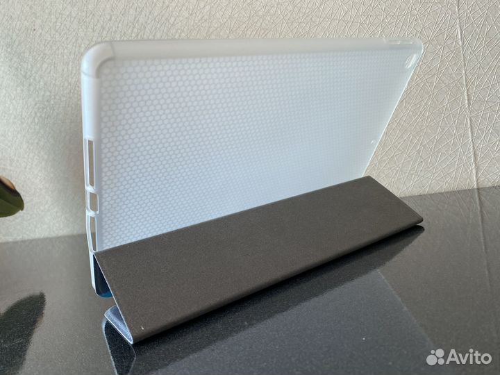 Чехол на iPad 10.2
