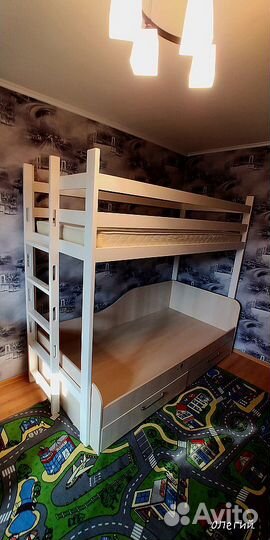 Детская двухъярусная кровать