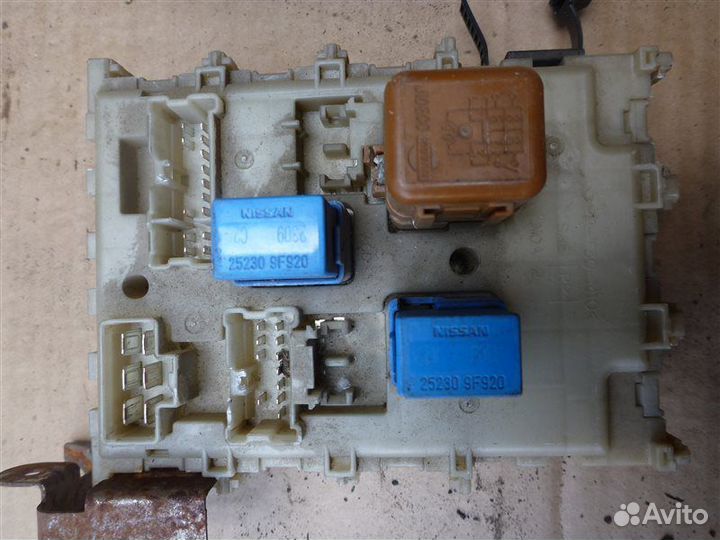 Блок предохранителей Nissan Primera P12 QR20 2003