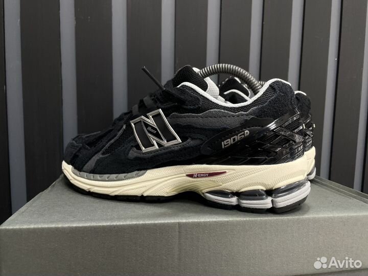 Кроссовки Женские