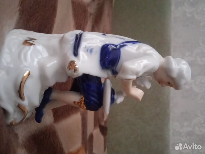 Мальчик с голубем