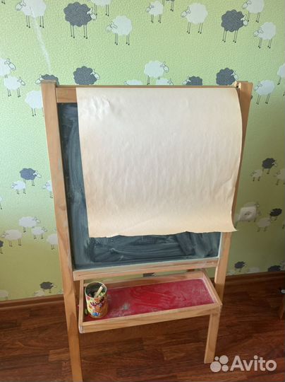 Доска для рисования с рулоном бумаги