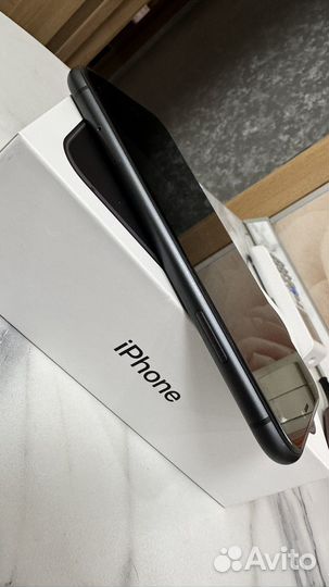 Телефон iPhone 11