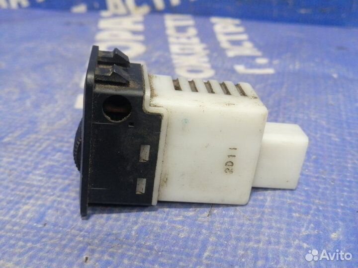 Кнопка освещения панели приборов Mitsubishi L200